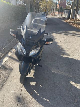 Suzuki Burgman 650 Executive Maxi Scooter