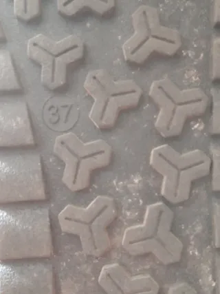 ZAPATILLAS:GRISES T37/BLANCAS T40:1 PARX1,5€