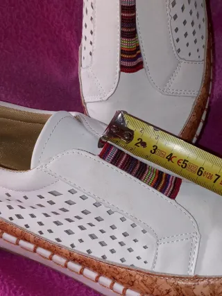 ZAPATILLAS:GRISES T37/BLANCAS T40:1 PARX1,5€