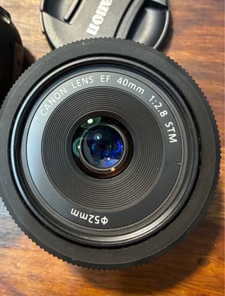 Canon EF 40mm f/2.8 STM