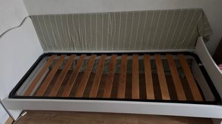 Letto singolo con doghe in legno