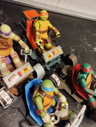 Lotto Tartarughe Ninja con veicoli e armi