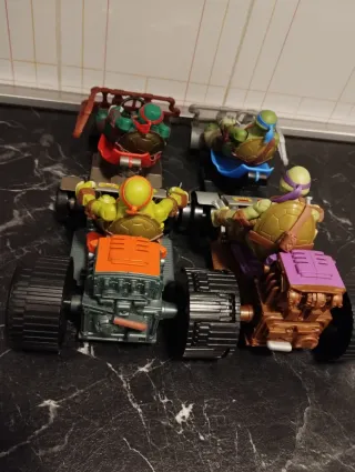 Lotto Tartarughe Ninja con veicoli e armi