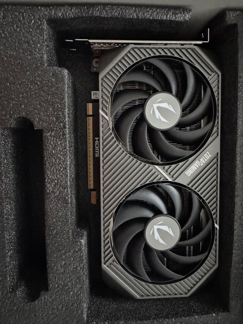 Tarjeta Gráfica Zotac GeForce RTX 5060 Ti 16GB