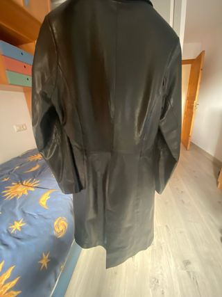 Gabardina de cuero negra