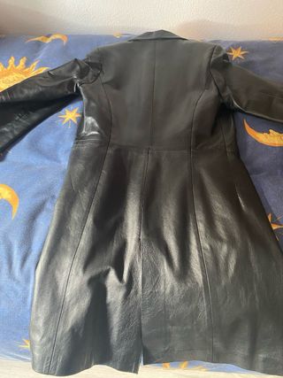 Gabardina de cuero negra
