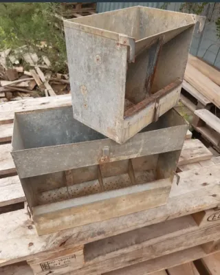 Tolvas metálicas para animales