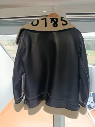 Cazadora de piel con borreguito blanco