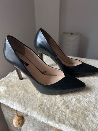 Zapatos de salón negros tacón alto