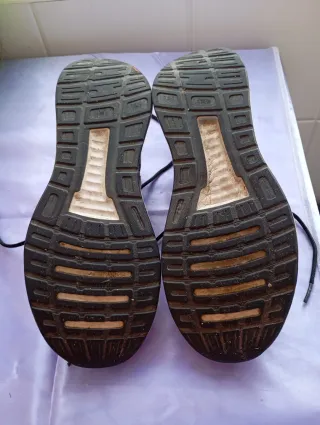 Zapatillas deportivas Adidas negras y blancas