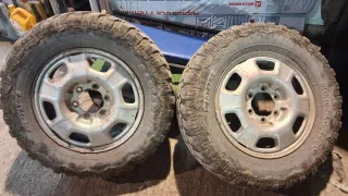 Neumáticos con llanta de chapa