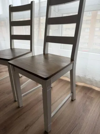 Juego de 2 sillas de madera
