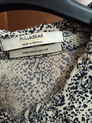 Blusa Pull&Bear Estampado Serpiente Talla M