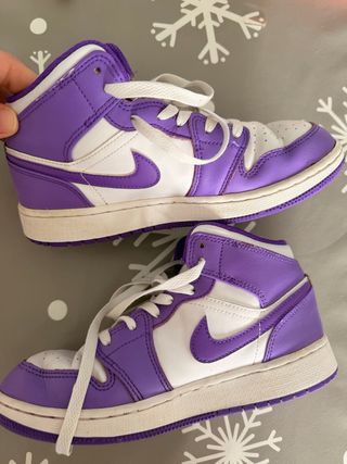 Nike Air Jordan Morado y Blanco muy poco usadas.