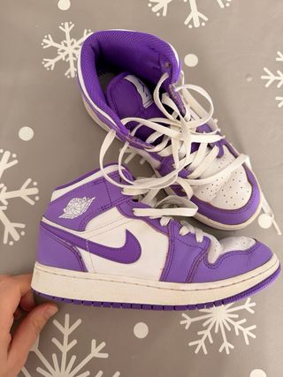 Nike Air Jordan Morado y Blanco muy poco usadas.