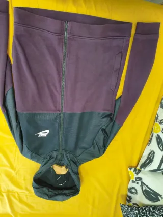 Sudadera Nike Negra y Morada