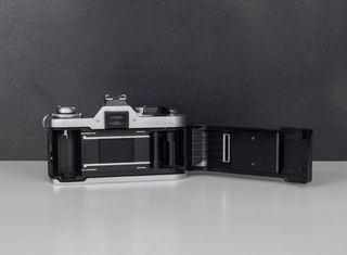 Cámara Analógica Canon AV-1 + Objetivo 50mm