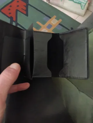 Cartera tipo Secrid nueva