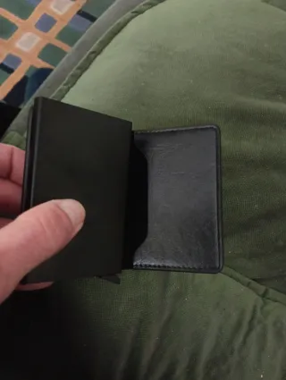 Cartera tipo Secrid nueva