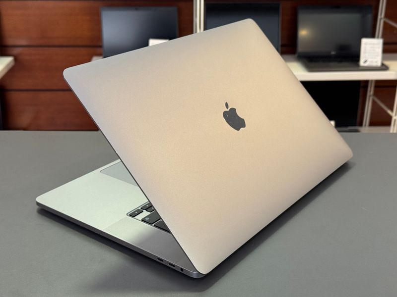 MacBook Pro i9 con GARANTIA afbeelding 3