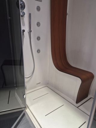 Cabina Hidromasaje Jacuzzi Omega por Pininfarina