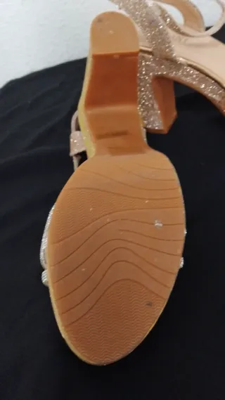 Sandalias DAY-VINE doradas con pedrería