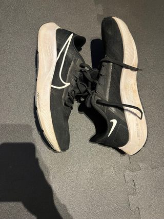 Zapatillas Nike Running Negras y Blancas