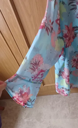Blusa floral azul talla 52