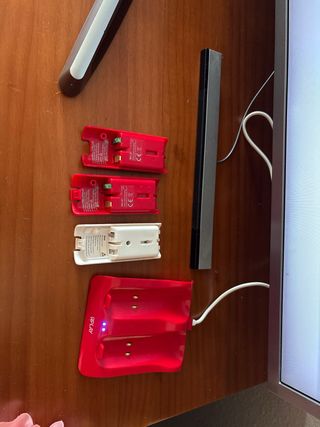 Nintendo Wii Roja con Mandos y Juegos