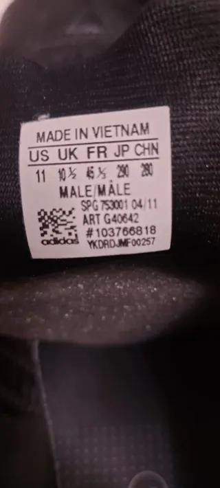 Botas de fútbol Adidas negras y azules