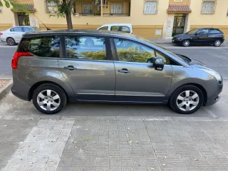 Peugeot 5008 2012