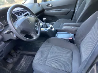Peugeot 5008 2012