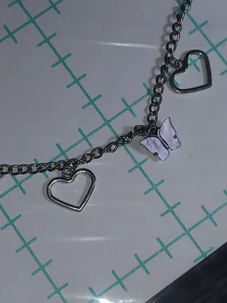 Collar mariposa y corazón plateado