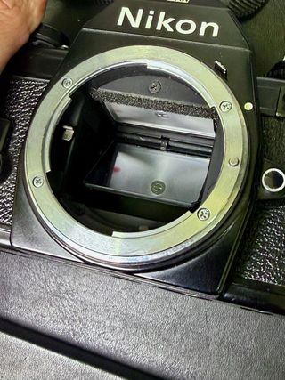 Nikon EM fotocamera reflex + 50mm f/1.8