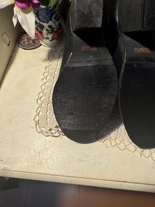 Botines Levis Cuero Tacón Cubano Negro