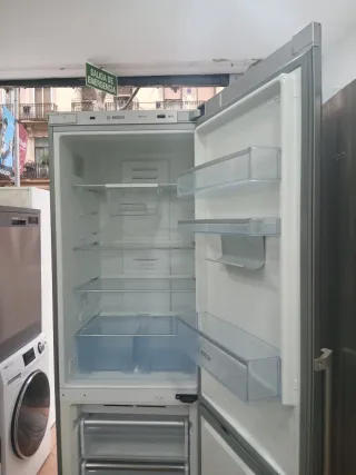 NEVERA COMBI BOSCH NO FROST ENERGÍA A+