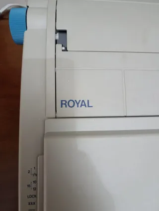 Máquina de escribir eléctrica Royal Gabriela 110