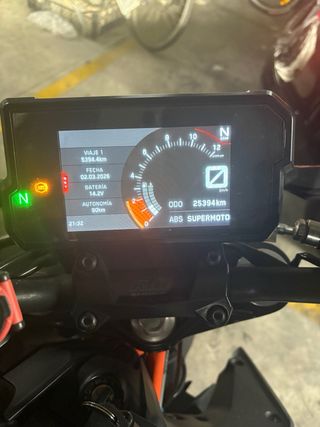 KTM Duke 125 Negra y Naranja