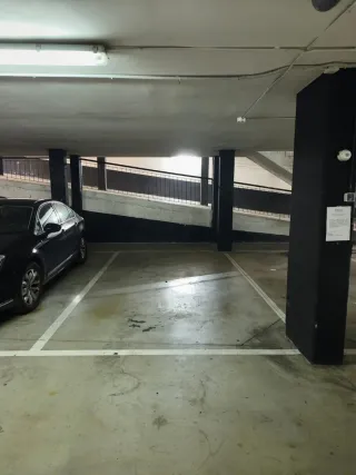 Plaza de garaje grande