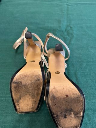 Sandalias Zara tacón dorado talla 36