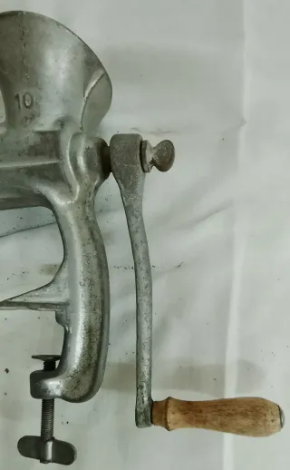 Picadora de carne manual ELMA 10 perfecta!