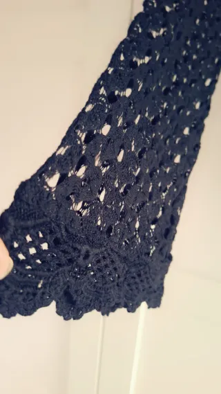 Camiseta Bershka Negra Encaje Manga Larga