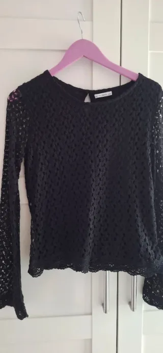 Camiseta Bershka Negra Encaje Manga Larga