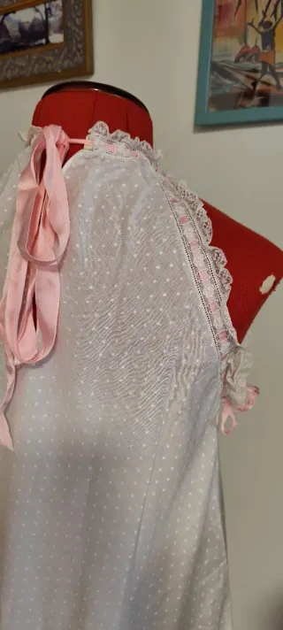 Camisón antiguo blanco y rosa sin mangas