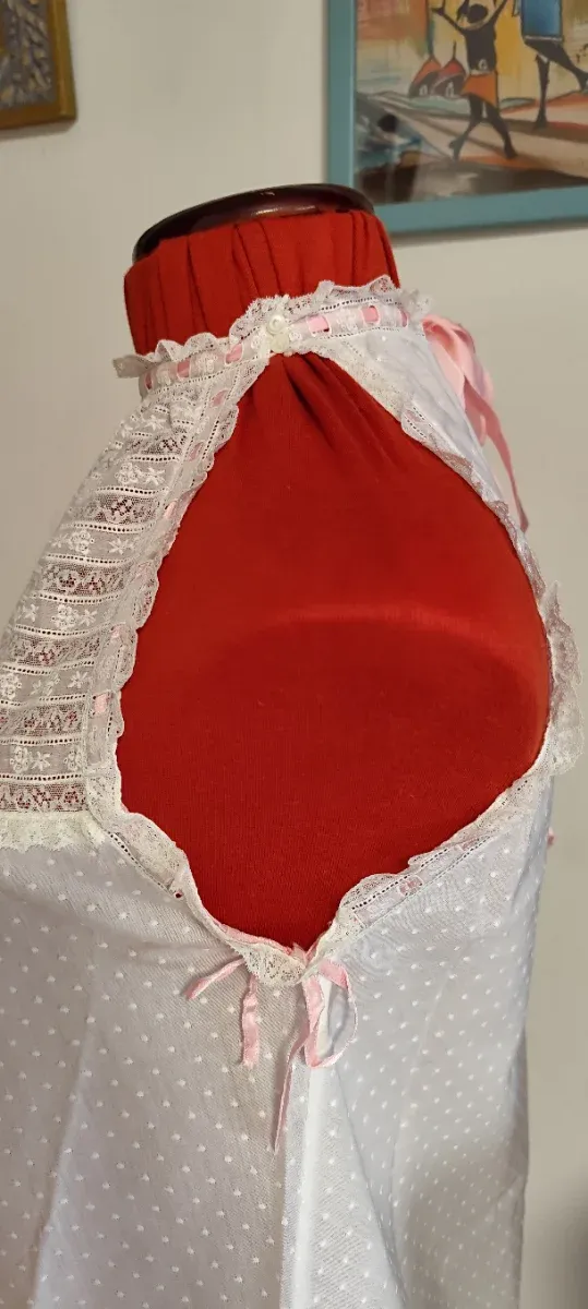 Camisón antiguo blanco y rosa sin mangas