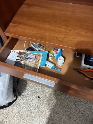 Mueble de madera roble con cajones