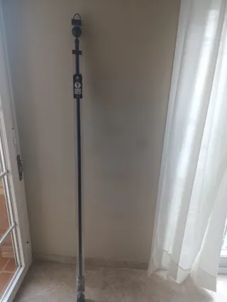 Barra Cortina Negra Metal y Plástico