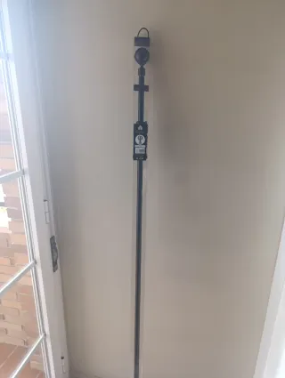 Barra Cortina Negra Metal y Plástico