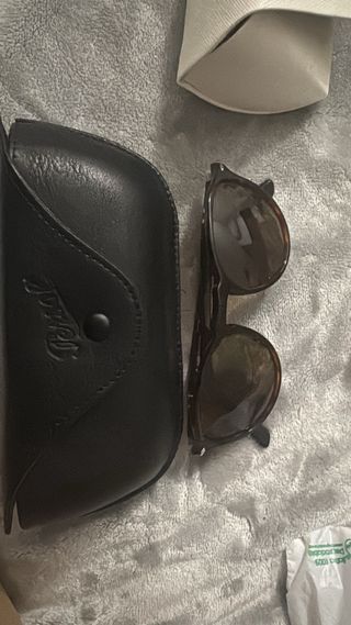 Gafas de sol Michael Kors negras y doradas