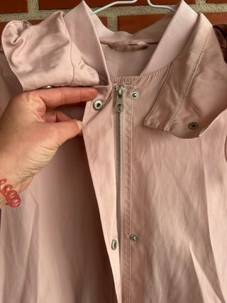 Cazadora Zara entretiempo rosa con capucha